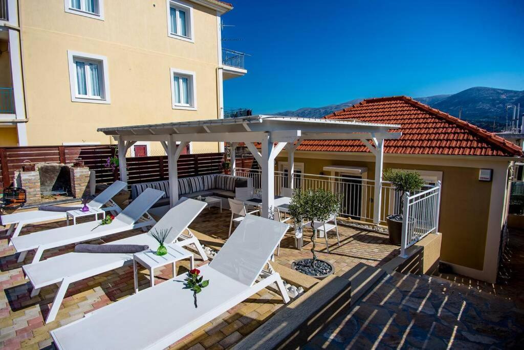 Avocado Villa Offering Peace And Relaxation 아르고스톨리온 외부 사진