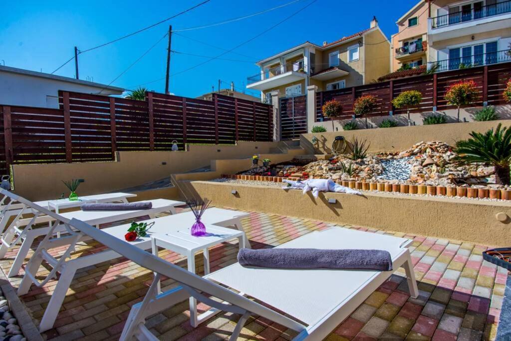 Avocado Villa Offering Peace And Relaxation 아르고스톨리온 외부 사진