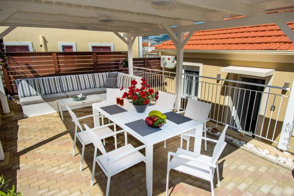 Avocado Villa Offering Peace And Relaxation 아르고스톨리온 외부 사진