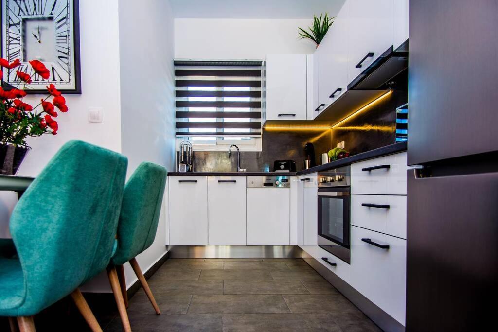 Avocado Villa Offering Peace And Relaxation 아르고스톨리온 외부 사진