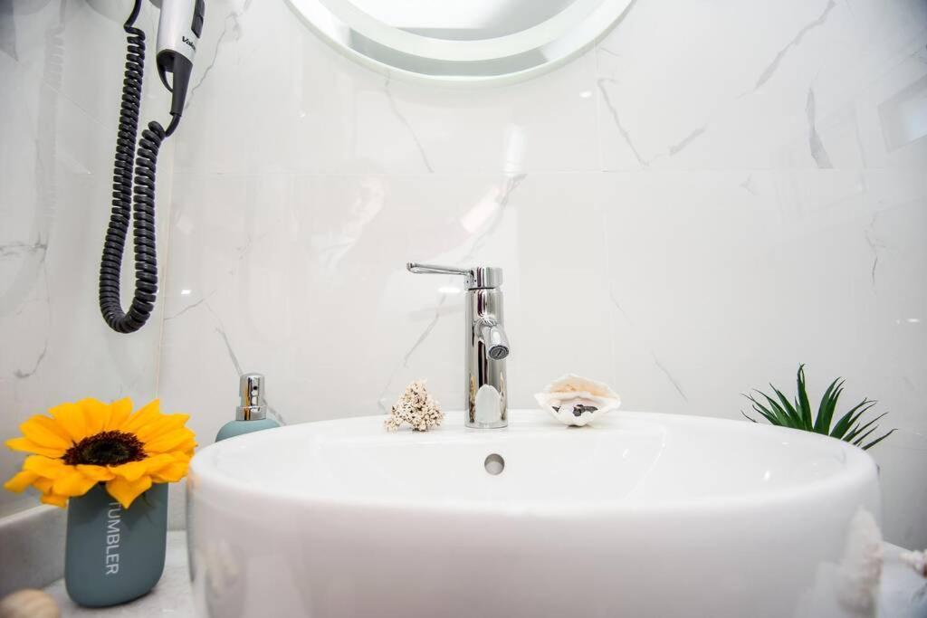 Avocado Villa Offering Peace And Relaxation 아르고스톨리온 외부 사진