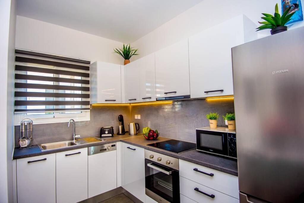 Avocado Villa Offering Peace And Relaxation 아르고스톨리온 외부 사진